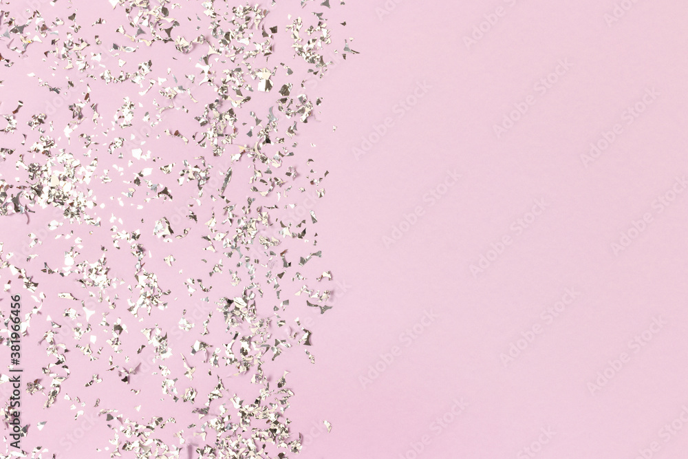 Obraz premium Silver glowing confetti scattered on a pastel purple background. Shiny composition with copy space.