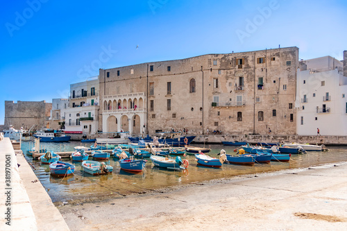 Fototapeta Naklejka Na Ścianę i Meble -  Monopoli Italy
