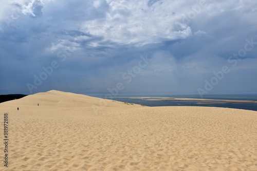 Wolkenhimmel über der Dune du Pilat in Frankreich