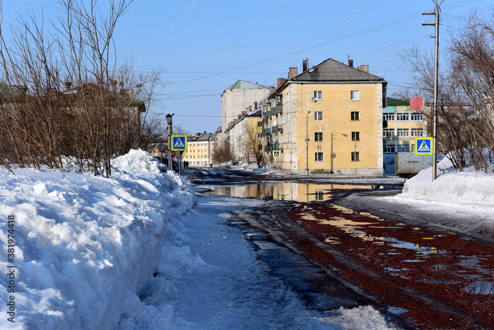 Obraz premium spring in the city view of the city and architecture clear sky