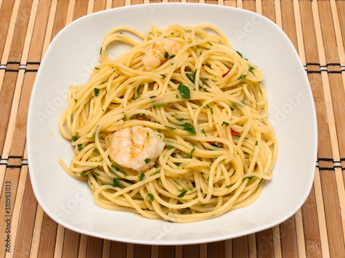 Spaghetti aglio e olio with shrimp