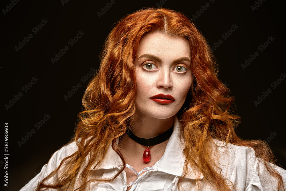 Fototapeta premium ladi with choker on her neck