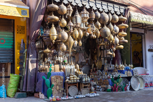 Lampenverkauf auf dem Markt in Marrakesch