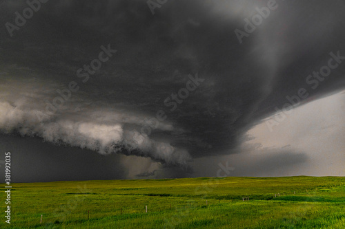 South Dakota storm produces long lived shelf cloud 