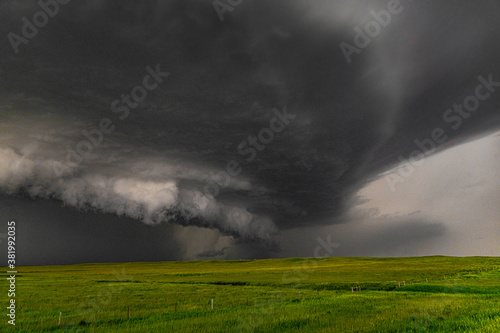 South Dakota storm produces long lived shelf cloud © Jonah