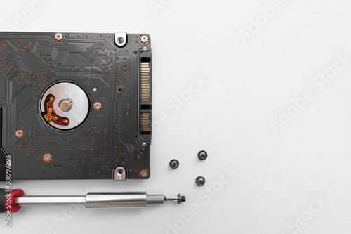 Disk drive and screwdriver