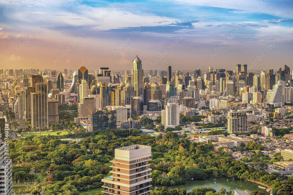 Fototapeta premium Bangkok Thailand, city skyline of skyscraper at Bangkok downtown and Lumpini Park