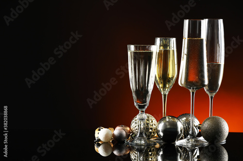 Champagne flutes with festi...