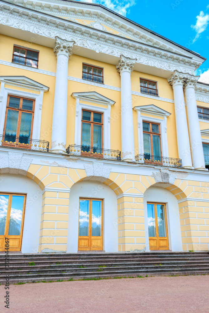 Obraz premium Pavlovsk Palace is18th-century Russian Imperial residence built by the order of Catherine the Great for her son Grand Duke Paul, in Pavlovsk, within Saint Petersburg, Russia