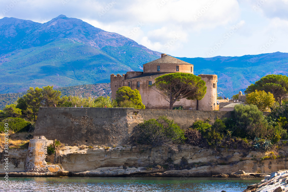 Φωτογραφία Alte genuesische Zitadelle in Saint-Florent, Korsika, Frankreich