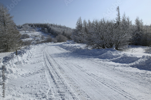 雪の道 © Paylessimages