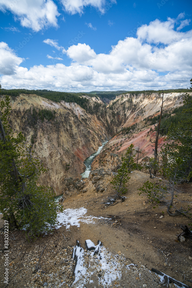 Fototapeta premium grand canyon of the yellowston from the north rim, wyoming, usa