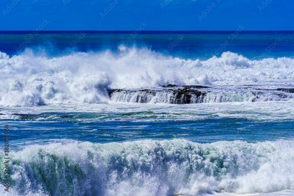 Fototapeta premium 波の打ち寄せる志原海岸・和歌山県