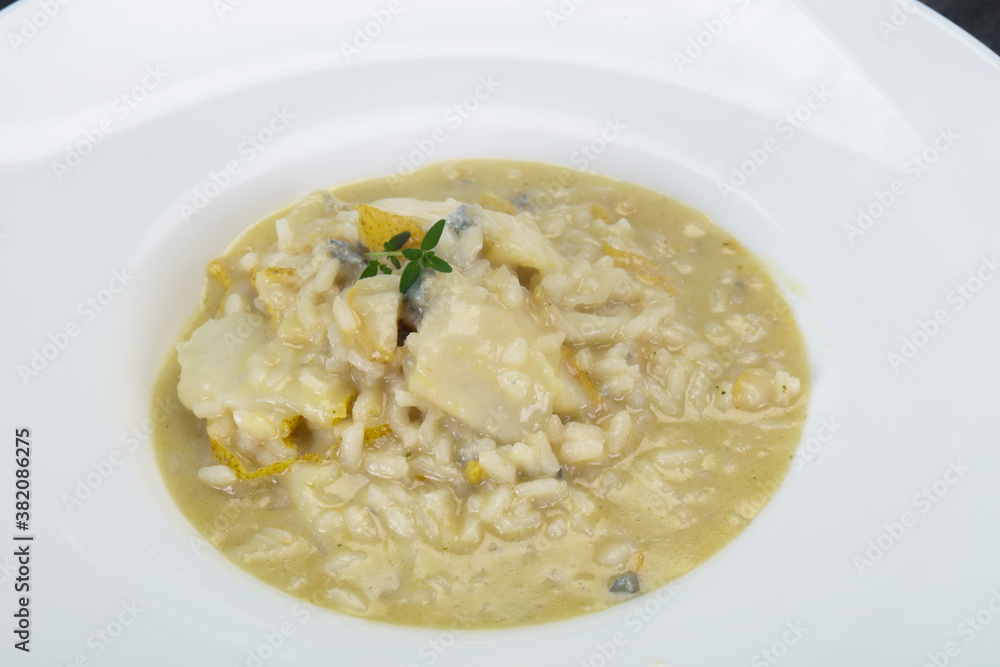 Risotto with pear and cheese