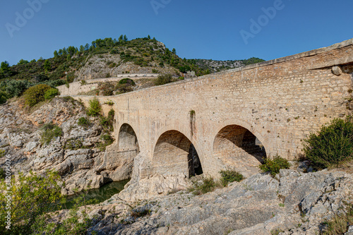 Le Pont du Diable à Saint-Guilhem-le-Désert dans les Gorges du Verdon - département de l'Hérault en région Occitanie - France