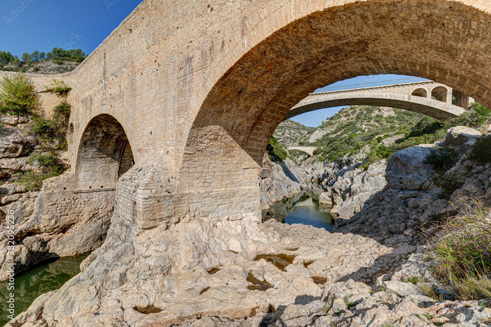Le Pont du Diable à Saint-Guilhem-le-Désert dans les Gorges du Verdon - département de l'Hérault en région Occitanie - France