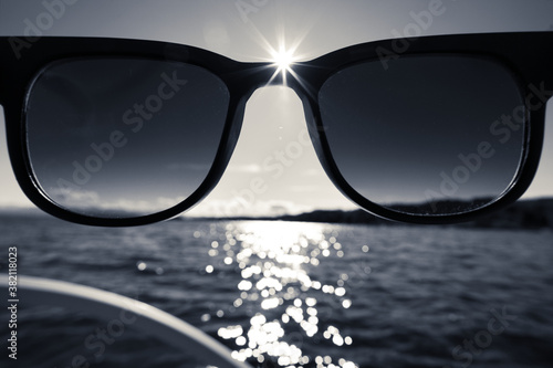 Sonnenbrille und Sonnenstern, Sonnenstunden auf dem Starnberger See © Angelika Beck