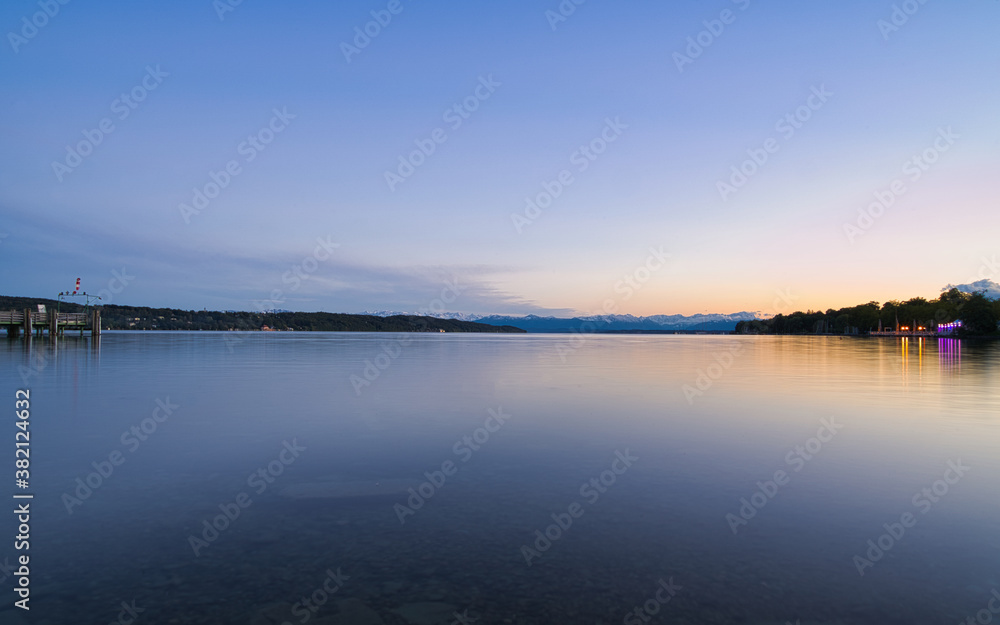 Romantischer Sonnenuntergang am Starnberger See, Zeit für uns