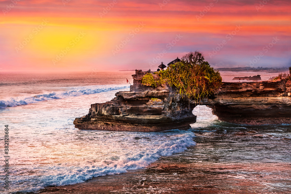 Indonesien-Bali;  Der hinduistische Meerestempel  