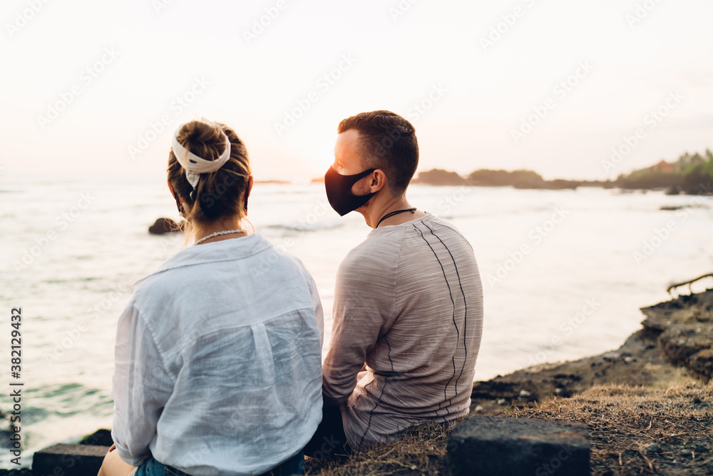 Fototapeta premium Unrecognizable couple admiring sunset