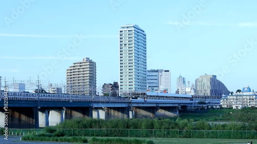 土手から見る昼の二子玉川-アップ