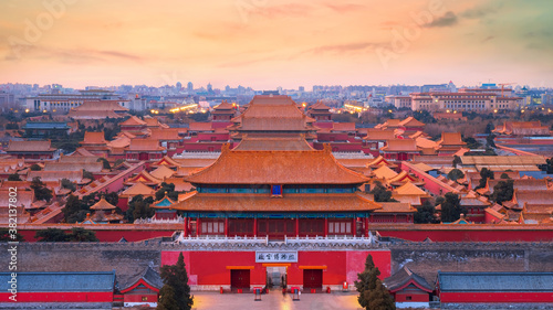 Fotografi Shenwumen (Gate of Divine Prowess) at the north end of the Forbidden City in Bei