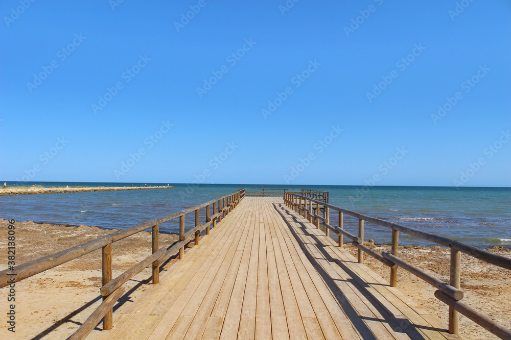 Embarcadero de la playa de la Gola, Santa Pola, España