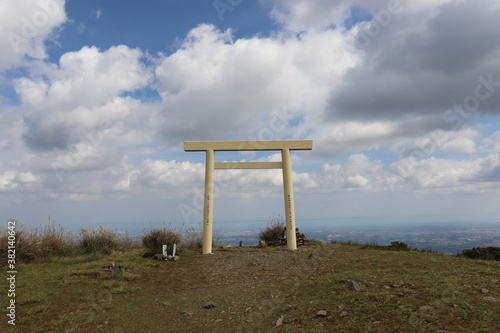 日本の入道ヶ岳と呼ばれる山の山頂の絶景。みんなに伝えたい。