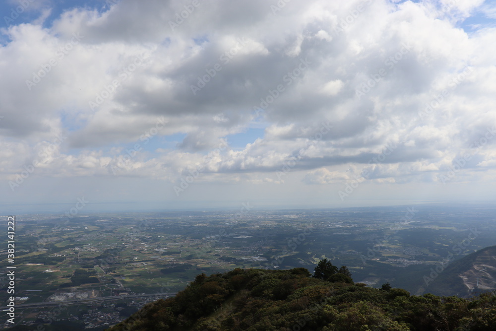 日本の入道ヶ岳と呼ばれる山の山頂の絶景。みんなに伝えたい。 日本の入道ヶ岳と呼ばれる山の山頂の絶景。みんなに伝えたい。