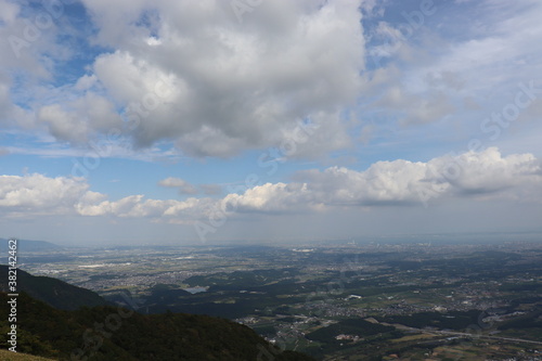 日本の入道ヶ岳と呼ばれる山の山頂の絶景。みんなに伝えたい。