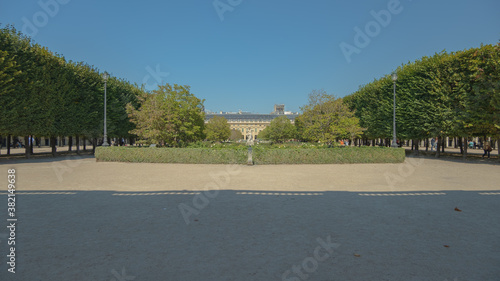 Wallpaper Mural Jardin du palais royal,  PARIS, FRANCE Torontodigital.ca