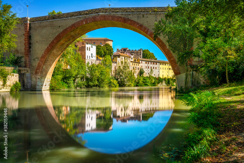 Foto Ponte della Concordia, Roman bridge and river Metauro
