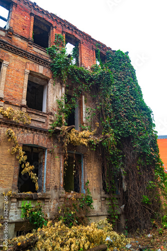 ruins of an old house © Alex TsU