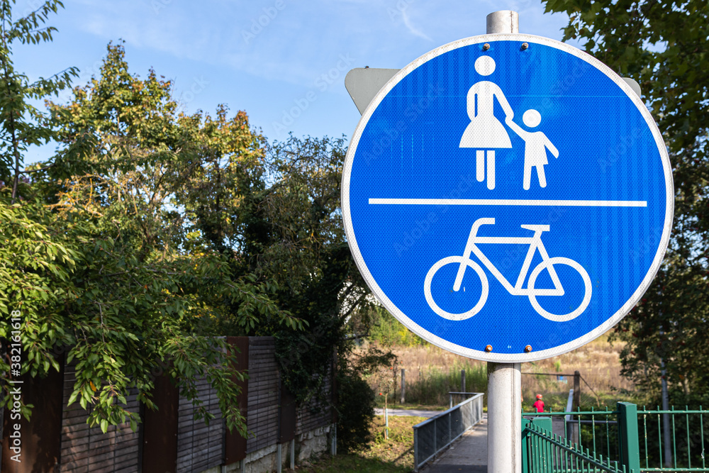 Φωτογραφία Schild Fußgänger und Radfahrer frei | Fahrradweg | Fü´gängerweg