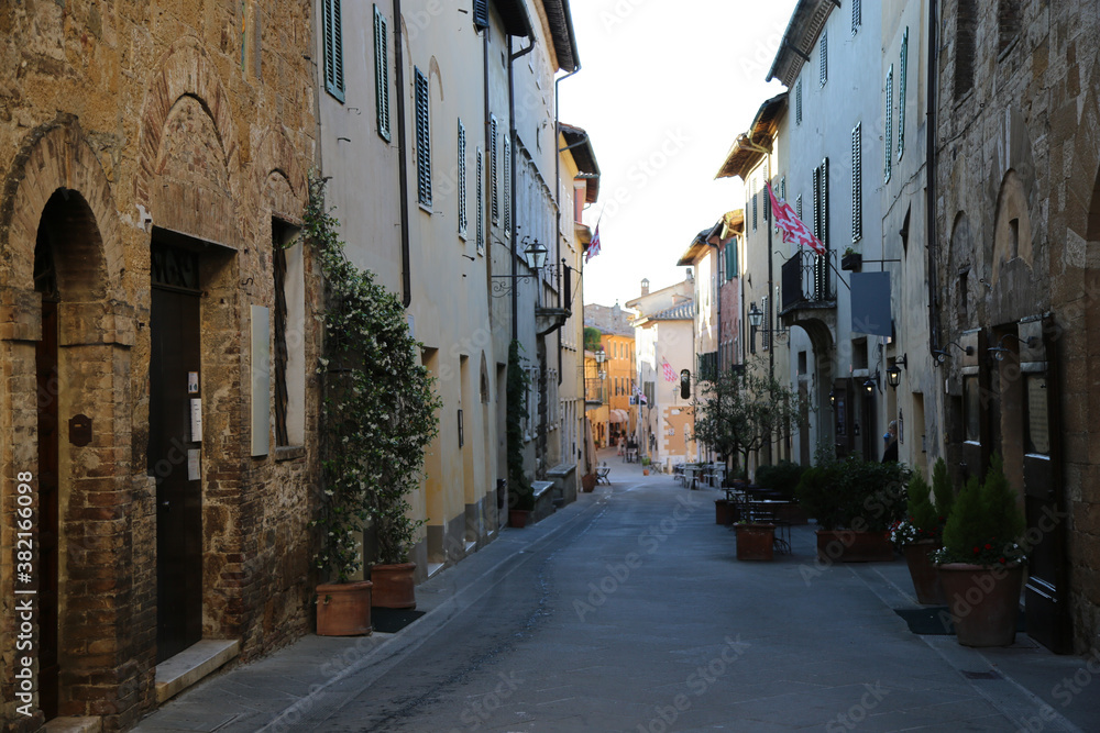 Alley in the town of San Quirico D'Orcia