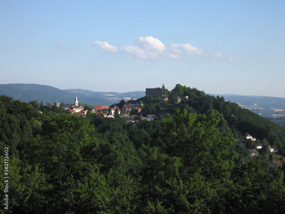 Lindenfels Altstadt auf Berg und Landschaft Odenwald
