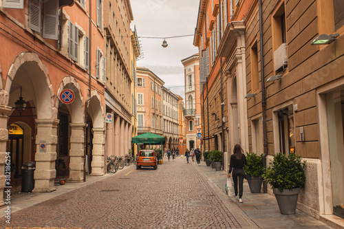Fototapeta Naklejka Na Ścianę i Meble -  Modena's alley with historic buildings 4