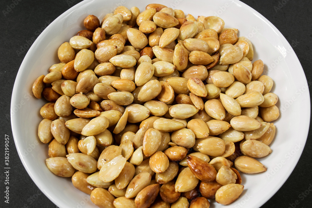 peeled almonds fried in vegetable oil peeled almonds fried in vegetable oil