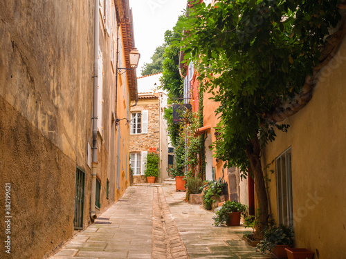 Street in Grimaud village, Cote d'Azur, Provence, southern France © petroos