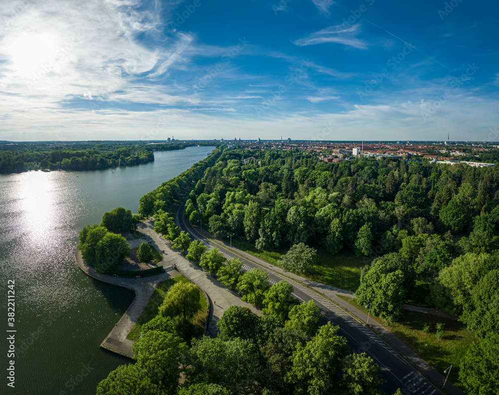 Hannover-Skyline mit Maschsee - Panorama - Drohnenaufnahme