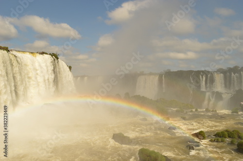 Fototapeta Naklejka Na Ścianę i Meble -  The mighty Iguazu River and Waterfalls between Brazil and Argentina