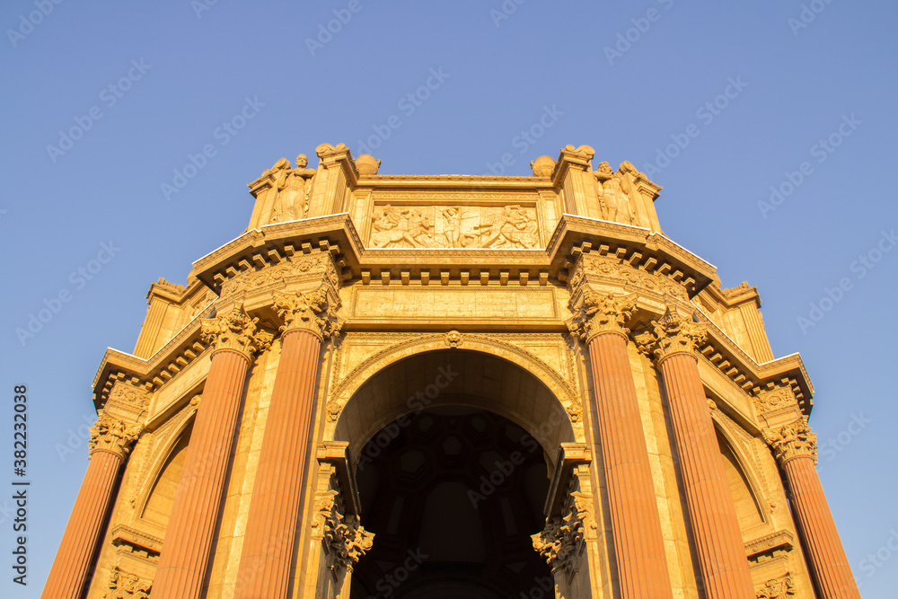 Fototapeta premium San Francisco Landmark in the Evening