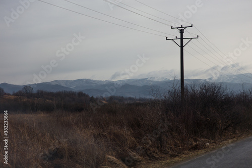 Roadtrip durch Rumänien, Aussicht aus dem Auto auf Landschaft und Gebirge