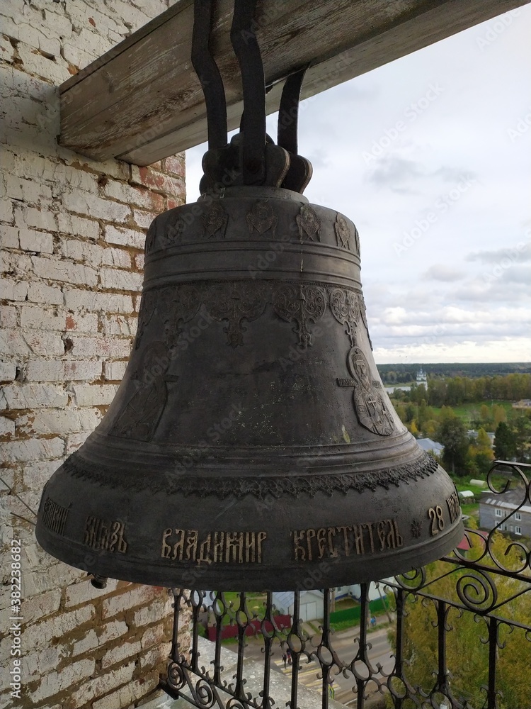 Obraz premium Old bronze bell in the church