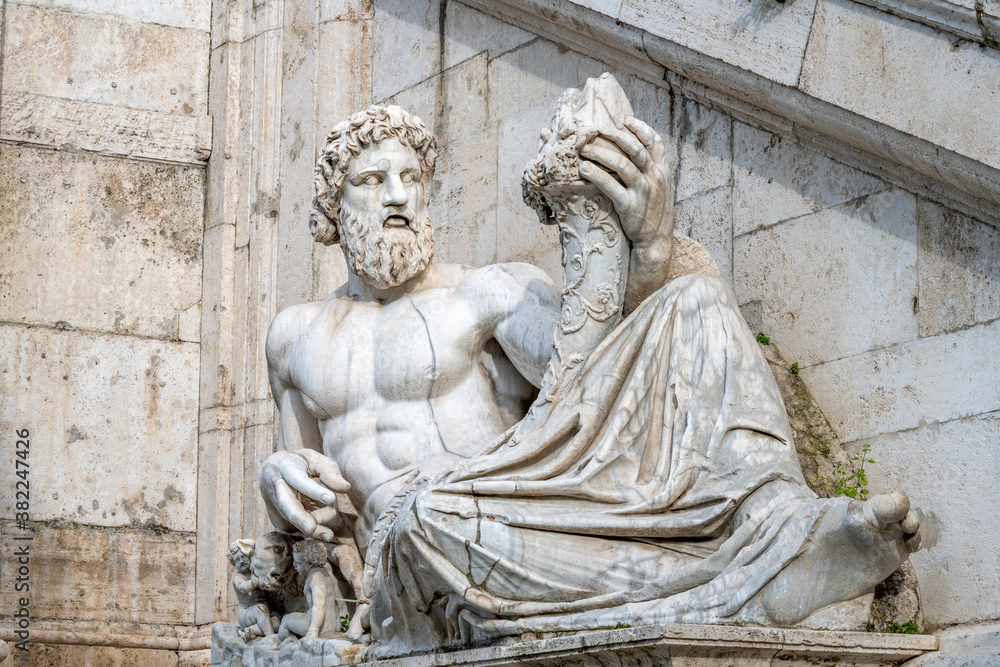 Palazzo Senatorio, Fountain of the Goddess of Rome, River Tiber, Piazza del Campidoglio, Capitoline Hill, Rome, Lazio Palazzo Senatorio, Fountain of the Goddess of Rome, River Tiber, Piazza del Campidoglio, Capitoline Hill, Rome, Lazio