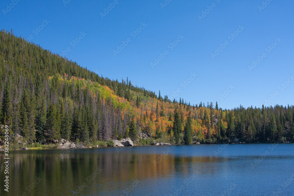 Obraz premium Fall foliage at Lily Lake