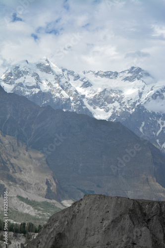 Snow-covered mountains of Pakistan © Shamsher