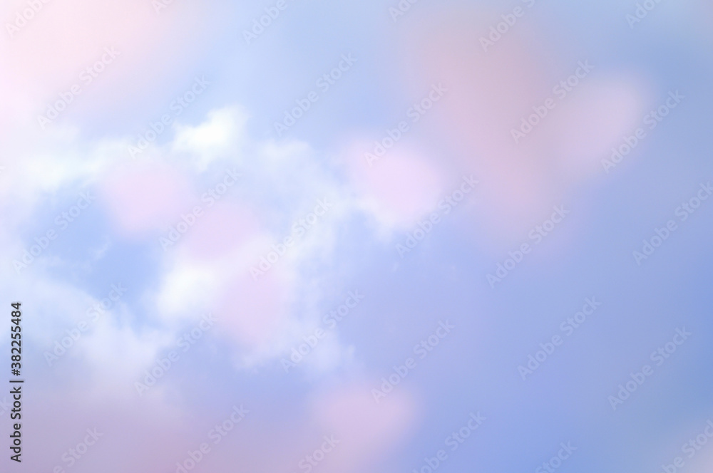 Fototapeta premium 桜の形をした紙の花びらと青空