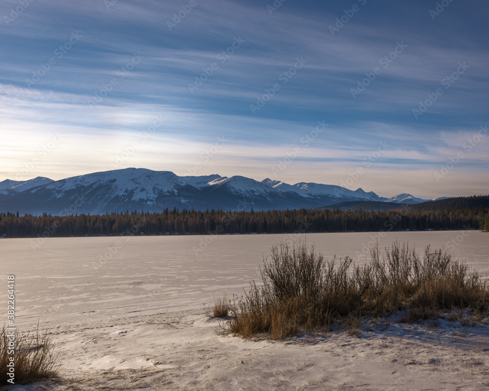 Obraz premium lake and mountains