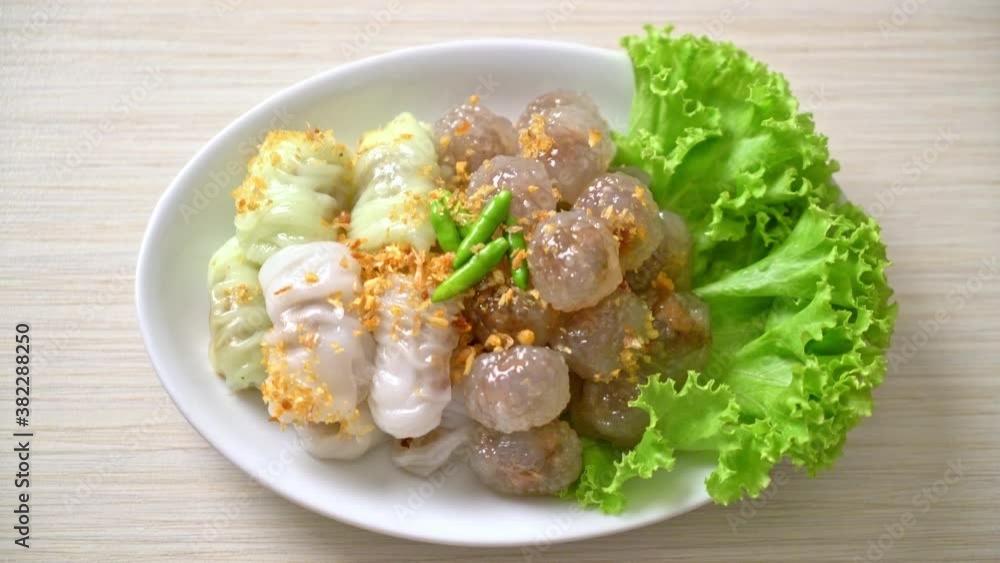 Steamed Rice-Skin Dumplings and Steamed Tapioca Dumplings with Pork Steamed Rice-Skin Dumplings and Steamed Tapioca Dumplings with Pork